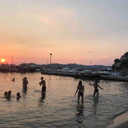 Secret Paradise-holiday With Hot Tub And Bbq Ferienhaus