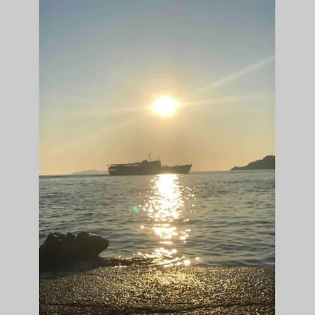 Secret Paradise-holiday With Hot Tub And Bbq Vakantiehuis