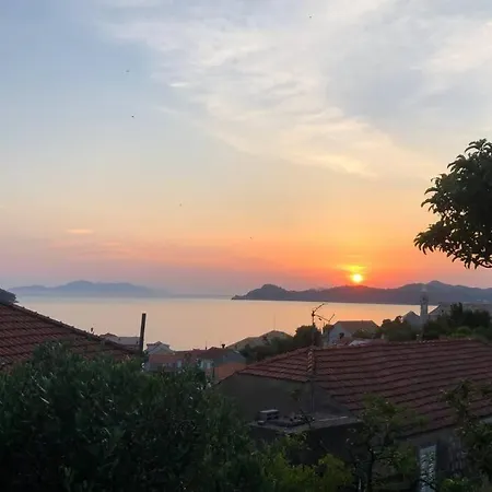 Vakantiehuis Secret Paradise-holiday With Hot Tub And Bbq Lopud